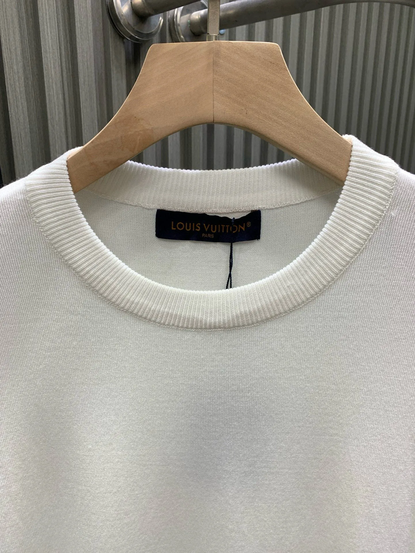 🅿️290 white